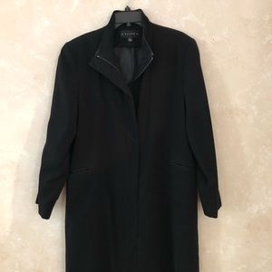 Gallery Size L chic fully lined Autumn coat.
